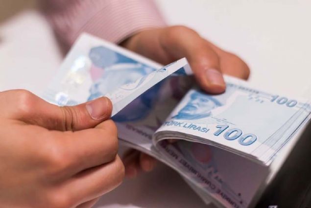 Yaklak 12 milyon emekliye Ramazan Bayram ikramiyelerinin 31 Mays'ta deneceini bildiren Seluk, denecek ikramiye miktarnn ise 10,7 milyar lira olduunu belirtti.  