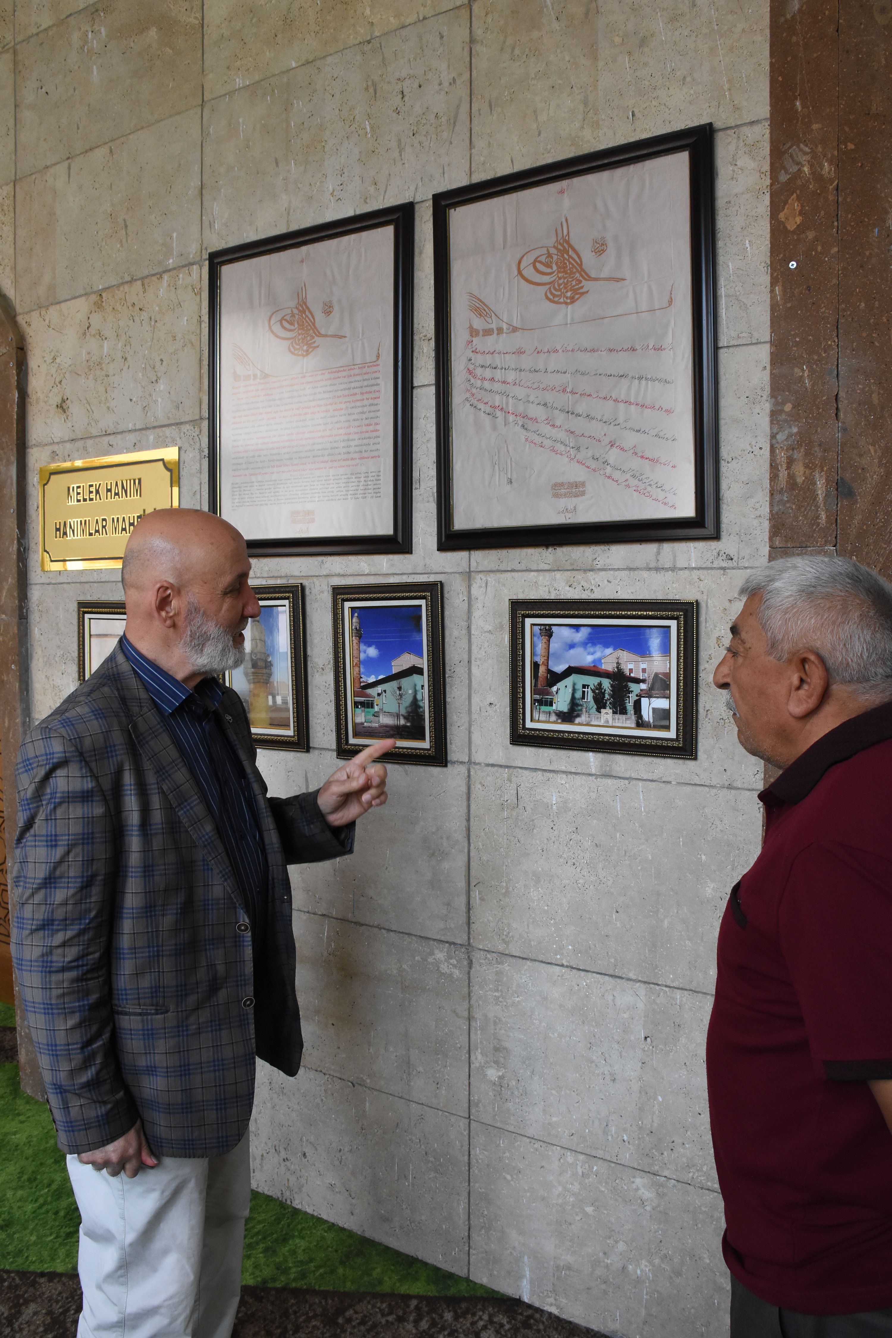 Ramazan aynda camiye daha fazla ilgi olduunu aktaran Yapc, unlar kaydetti:  <br><br>  'Mftl Anadolu'nun farkl illerinden ve Avrupa'nn farkl lkelerinden arayanlar oluyormu. Btn dnyadan mthi ilgi var. Projesini istiyorlarm mftlkten, 'biz de yapalm' diye. Geenlerde iki kiinin camiyi incelediini grdm. Caminin iini gezdirdim. nanlmaz mutlu oldu, bayld. Fransa'daki bir niversitenin ilahiyat fakltesinde okuyormu. Yozgat Bozok niversitesi Mimarlk Fakltesinden talebeler geldi, hepsi ok beendi. Baka bir ilden gelen yal kadn '40 rekat namaz klasm geliyor' dedi. Buraya gelince iinin rahatladn, ferahladn syleyenler var. stanbul'a bu caminin benzerini yapmak iin yardm istediler, kabul etmedim, tek olsun diye..'  