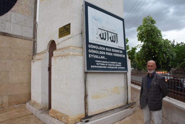 nce, 'Hanmla birlikte buray grmeye geldik. Yapandan, yaptrandan Allah raz olsun. Suudi Arabistan'da 30 yl kaldm, ilk kez grdm byle bir camiyi. Doayla i ie namaz klyormuum gibi hissettim. ok muhteem bir cami olmu.' ifadesini kulland.  