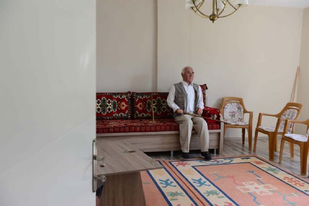 Heykeli de evimizin ba kesine oturttuk, ona bakarak hatralarmz yad ediyoruz. Aslnda o bizim gnlmzde duruyor, orada sadece kalp olarak yer alyor.' dedi.   