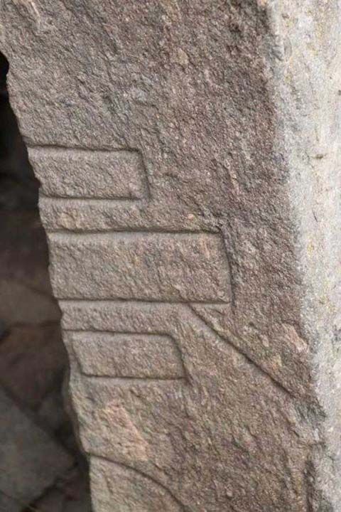 Ovaren kynde yaplan kaz almalar esnasnda kaz bakan olarak grev yapan Prof. Dr. Ycel enyurt tarafndan ahr ierisinde Hitit dnemine ait hiyeroglif paralar bulundu.  