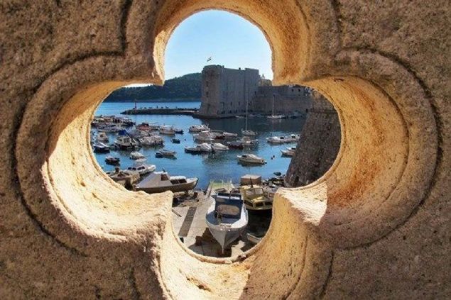 Eer Cersei Lannister'la ayn sokaklar arnlamak isterseniz, birok Hrvat tur irketinin Dubrovnik'te dzenledii Game of Thrones temal turlar bulunuyor.   