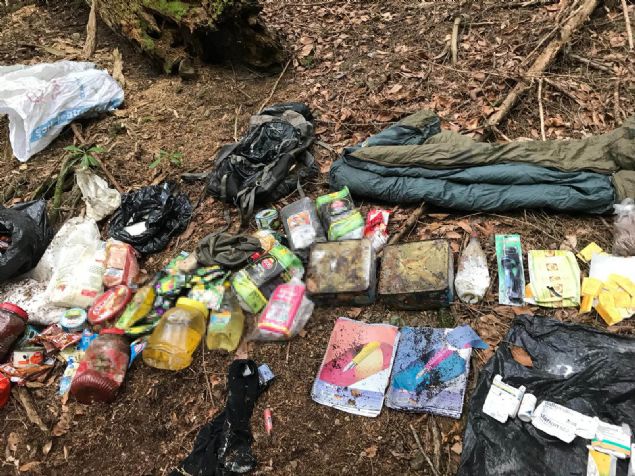 <div style='box-sizing: border-box; margin: 0px; padding: 0px; border: 0px; color: rgb(51, 51, 51); font-family: "Roboto Condensed"; font-size: 19px;'>  	<strong style='box-sizing: border-box; margin: 0px; padding: 0px; border: 0px;'>BÖLGEDEK EYLEMLERE KATILDI</strong></div>  <div style='box-sizing: border-box; margin: 0px; padding: 0px; border: 0px; color: rgb(51, 51, 51); font-family: "Roboto Condensed"; font-size: 19px;'>  	 </div>  <div style='box-sizing: border-box; margin: 0px; padding: 0px; border: 0px; color: rgb(51, 51, 51); font-family: "Roboto Condensed"; font-size: 19px;'>  	Giresun ve Gümühane'de geçi güzergâh bölgesindeki tüm yaylalar gezerek yayla evlerinden erzak ve yaam malzemeleri çalarak bunlar ormanlk alanlarda depolara saklayan Dudkanlu ve Arslan'n silah ve mühimmat deposunun yerini ise henüz söylemedikleri bildirildi. Dudnalu ile Arslan'n 5 yldr Karadeniz krsalnda olduu, 11 asker ile Trabzon Maçka ilçesinde 2 yl önce sivil Eren Bülbül'ün ehit edilmesi eylemlerinde yer ald ortaya çkt.</div>  