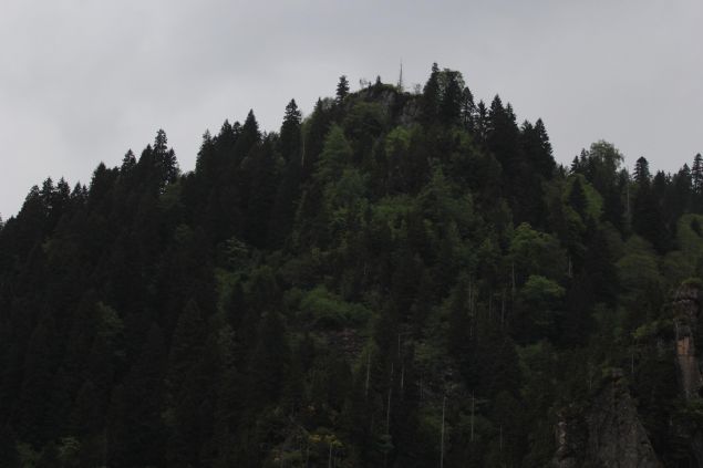 <div style='box-sizing: border-box; margin: 0px; padding: 0px; border: 0px; color: rgb(51, 51, 51); font-family: "Roboto Condensed"; font-size: 19px;'>  	<strong style='box-sizing: border-box; margin: 0px; padding: 0px; border: 0px;'>ARAZDE YER GÖSTERYORLAR</strong></div>  <div style='box-sizing: border-box; margin: 0px; padding: 0px; border: 0px; color: rgb(51, 51, 51); font-family: "Roboto Condensed"; font-size: 19px;'>  	 </div>  <div style='box-sizing: border-box; margin: 0px; padding: 0px; border: 0px; color: rgb(51, 51, 51); font-family: "Roboto Condensed"; font-size: 19px;'>  	17 Mays'ta Giresun krsalnda teslim olan ranl 'Kawa' kod adl Behrüz Dudkanlu'nun da, PKK'nn sözde Karadeniz Açlm Grubu lideri Celal Kaya'nn öldürüldüünü radyodan haber alp yeni grubun gelemeyeceini anlaynca, Kandil'deki örgüt yöneticilerine kzarak teslim olduu belirtildi. </div>  