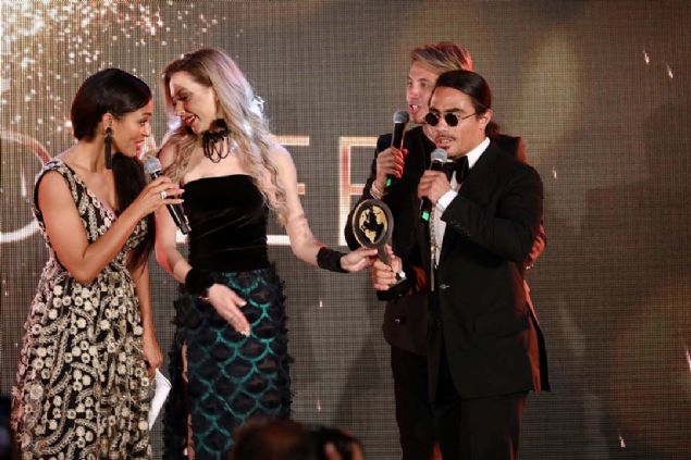 Gke'ye dln TV yldz Kim Kardashian'n en yakn arkadalarndan biri olan Jonathan Cheban ile Greta Sapkaite verdi.   