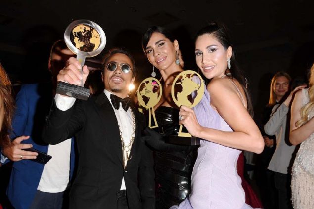 Trene katlan konuklar da Nusret Gke ile bol bol fotoraf ektirip sosyal medyada paylat.    