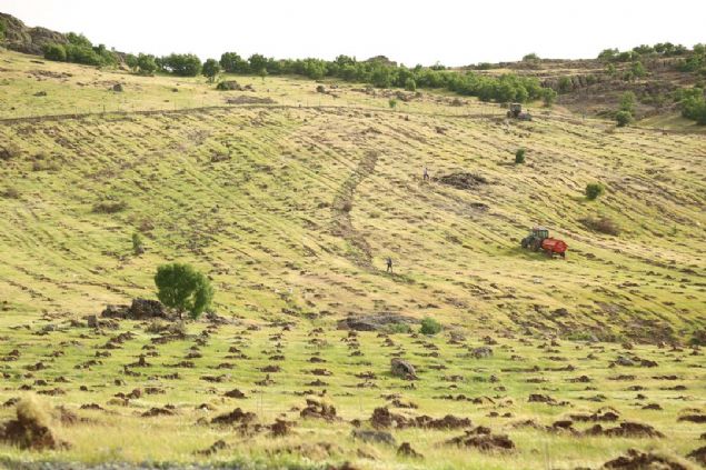 Artk Hozat bundan sonraki srete isizliin olmad, retimin olduu bu blgede Trkiye'ye rnek tekil olabilecek kooperatiflemesiyle, retimiyle, i alanlaryla tarmda rnek olabilecek bir ile olacaktr' dedi.  