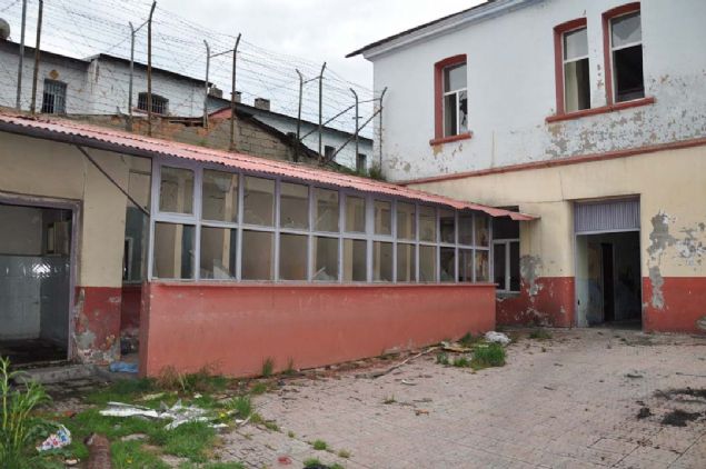 Gemi tarihi tarihilerimiz de aratrrlarsa burada nemli olan ahsiyetleri bir araya getirecek ekilde Kars Cezaevi'ni de bir mze haline getirebiliriz...   