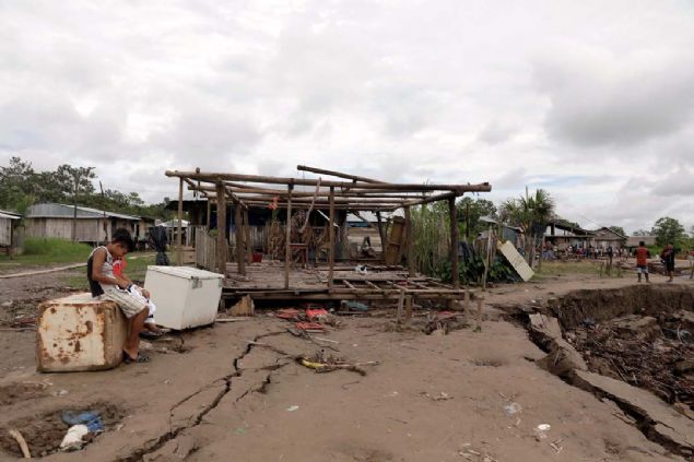 Yaklak 50 binann ykld depremde okul ve hastane binalar da ar hasara urad.  