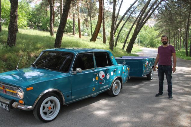 'Olumun snnetine yetitiremedim, yapamadm. nallah evliliinde dn arabas olacak. Dn ve snnet yapacaklar iin de bu otomobilimi isteyenler kullanyor. Arabam gren nianl iftler imdiden dn tarihleri iin benden sz almaya baladlar. Dn ve snnetler iin gelen taleplere yetimekte zorlanyorum. nmzdeki yl rmorkun zerine bir de gnelik yapacam.' 