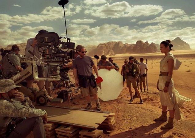 Yeni nesil Star Wars lemesinin son filmi olan Star Wars: The Rise of Skywalker'dan yeni grseller yaynland. 
