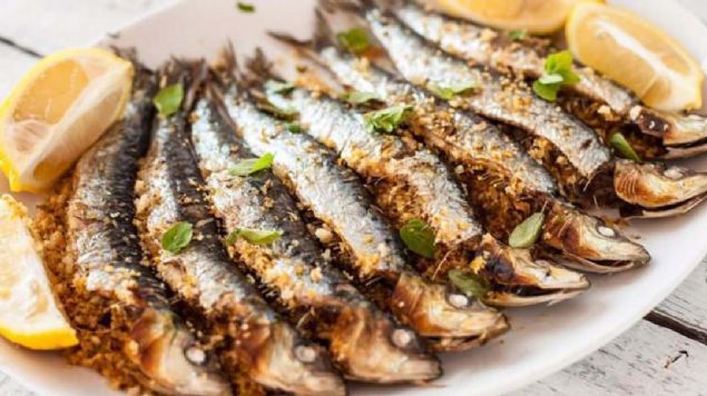 SARDALYA  <br><br>  Ton ve somonla nispeten yeni tantk ancak gemiten bu yana mutfamzda bulunan sardalya da omega-3 asndan en zengin balklardan biri...         