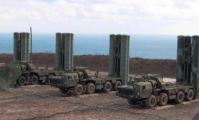 Bu yzden de Trkiye'nin d tedarik yoluna gitmesi gerekiyor. Trkiye, S-400' kendi gvenlii iin alyor. Bir silah sistemi almakla bir lkenin mandas olunmaz...   