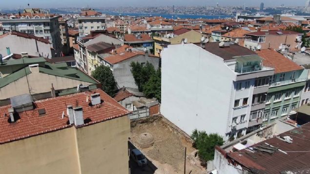 'Tescilli alanlarda temel kaz�s� yap�lmadan �nce �stanbul Arkeoloji M�zesi'nden yetkililerin gelip denetim yap�lmas� gerekiyor' diyen �ahin, 