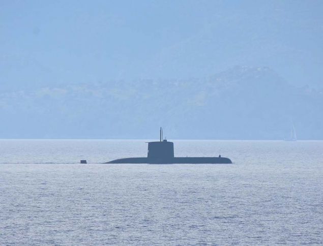 Deniz yzeyine (satha) kamayan 3 denizaltdaki personelin kurtarlaca tatbikat, 18 lke ile bir uluslararas kurulutan gzlemciler izliyor.  