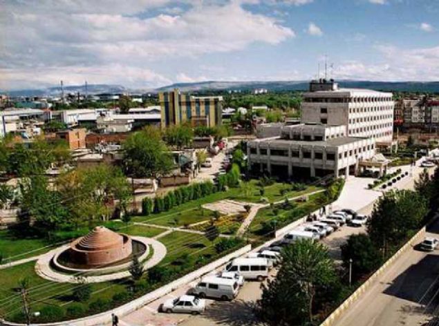 BATMAN: Batman ismi Orta adan beri kullanlan gelmi ve Batman ay ile btnleen bir isim olarak karmza kmtr.                        