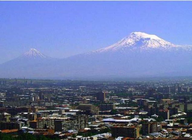 ARI: smi snrlar iindeki 'Ararat' dandan alr.   <br><br>  ok eski alarda yeryz korkun bir su basknnna urad.(Nuh Tufan) Nuh peygamber btn canllardan bir ifti alarak bir gemiye bindirdi.   <br><br>  Gemi Cudi (slam kaynaklarna gre) (Hristiyan kaynaklarna gre de AraratAr) dana kondu.  <br><br>  Ararat, nce aran sonra da Ar adn ald.                           