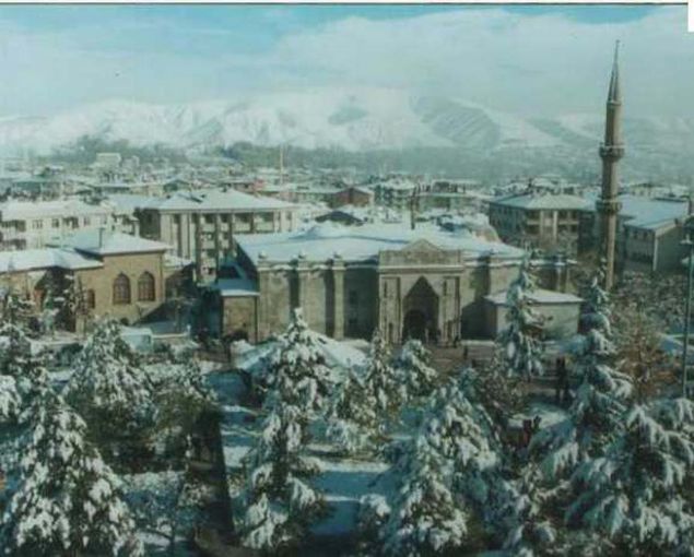 AKSARAY: Seluklu Sultan zzettin Klarslan, ehirde cami, medrese, kmbetler ve byk ve beyaz bir saray yaptrd.<br><br>  ehir 'Aksaray' adn ite bu beyaz saraydan ald.                      