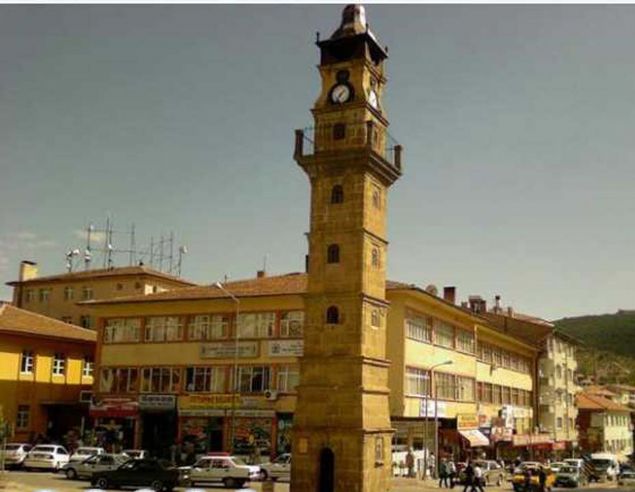 YOZGAT: Yozgat isminin kaynana ilikin deiik sylentiler vardr. yozgat sr veya otlak kent anlamna gelir.   <br><br>  Bozok yaylas eskiden beri hayvancln gelimesinde nemli yer tutmutur.   <br><br>  Yozkent, srleri bol olan ehir anlamna gelmektedir. Daha sonra bu ismin yozgat olarak deiiklie urad ileri srlmektedir.    