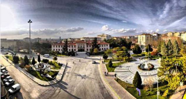 KIRKLAREL: Krklareli ismi, topraklar bnyemize katan 40 savadan gelir, dier adlar deliler veya aknclar olarak bilinen bu savalar kaleyi ele geirirler.  <br><br>  Fakat, buradan kurtulamayacan nceden bilen bizansllarn toplu intihar ile onlarda bu topraklarda hayatn kaybeder.               