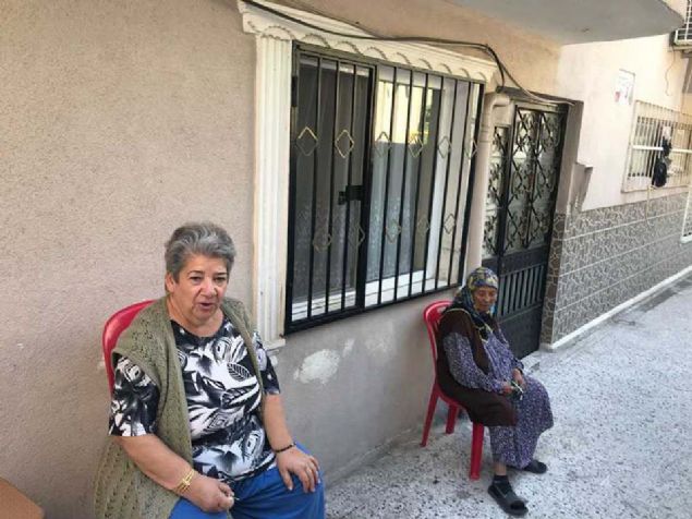 '80 YAINDAYIM KALBM DURDU KORKUDAN'   <br><br>  Ev sahibi Memnune Ervas, 'Sabah nmzden szld biz ok olduk. Baya uzunmu zaten, hemen itfaiyeyi aradm. ok deiik benekli bir yland, zehirliymi. oktayz' dedi.  