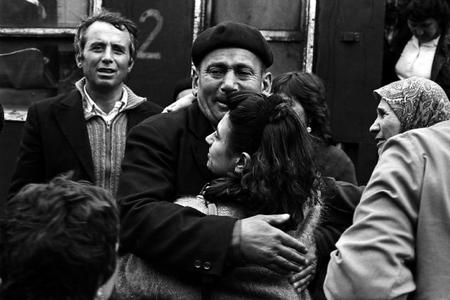 Trkiye'ye de arda bulunan Jivkov, 'Bulgaristan'dan gelecek btn Mslmanlara snrlar asn. Trkiye'de geici veya kalc olarak yaamak isteyenlere snrlar alsn' demiti.     