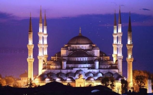 Bu gece Kadir Gecesi. Yaplan her ibadetin bin ayda yaplan ibadete denk sayld bu mbarek Kadir Gecesi'ni en anlaml ve faydal ekilde geirmek ok nemli. <br><br>  Prof. Dr. Nihat Hatipolu, Kadir Gecesi'nin nemine ve bu gece dikkat edilmesi gerekenleri bugnk kesine tad.        