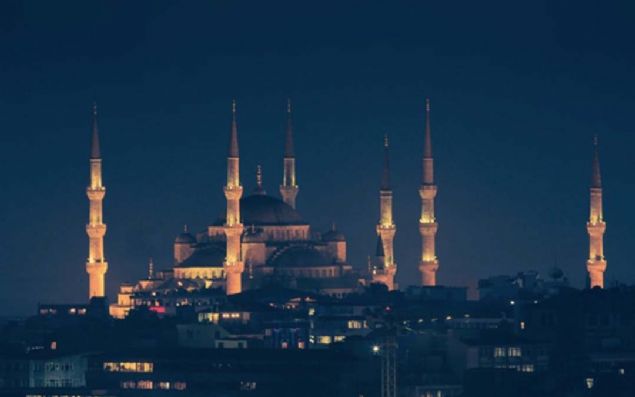 BU GECE NE YAPMALI?  <br><br>  Bu gece Kur'an- Kerim gecesidir. Kur'an'la ahdimizi, birlikteliimizi yenileyeceimiz bir frsat gecesidir.    