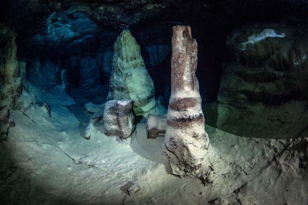 - 'BYK MAARA' SM VERLD  <br><br>  Mahmut de, dnyann en byk fay hatt olarak da kabul edilen 'Dou Afrika Rift Vadisi' stnde olmasnn Kel Da'n, su alt oluumlar bakmndan zengin kldn belirtti.    