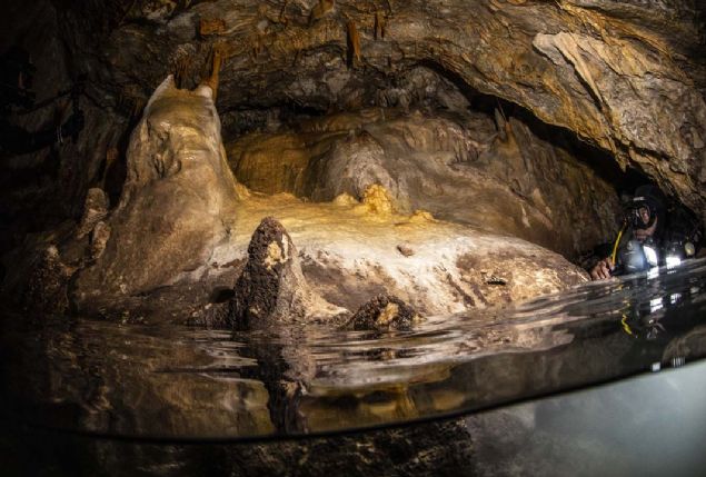 Burada, 130'a yakn irili ufakl maara, kovuk, baca gibi oluumlarn bulunduunu aktaran de, 'Bizim kefettiimiz maara bunlarn en by.  