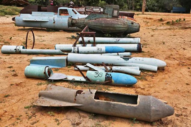 rgtten ele geirilenler arasnda, yar denizaltlar, denizaltlar, sava botlar, patlayc botlar, torpidolar; toplar, tekneler ve eitli silahlar yer alyor. 