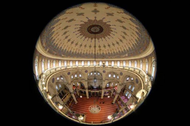 Ey�p Sultan Camisi   <br><br>  T�rk ve �slam D�nyas�'n�n en �nemli miraslar�ndan birisi olan Ey�p Sultan Camisi, �stanbul'un fethinden 5 y�l sonra 1458 y�l�nda in�a edildi.    