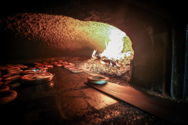 <p> <span style='color: rgb(51, 51, 51); font-family: "Roboto Condensed"; font-size: 19px;'>Bursa'nın dışından da talep görüyor. Bugün Yalova ve İstanbul'dan gelen müşterilerimiz vardı. Onun haricinde Bursa'nın uzak ilçelerinden de düzenli gelen müşterilerimiz oluyor" dedi.</span></p> <p> (DHA)</p>