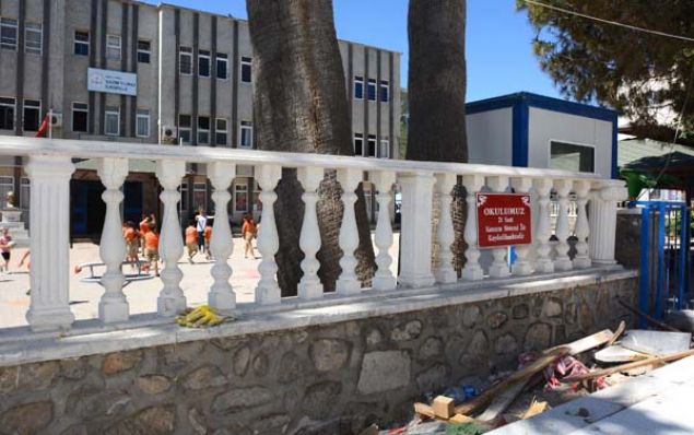 Ancak, d�neminde kente hizmeti ge�ti�i i�in heykeli dikilen bir ki�iyi onurland�rmak i�in yaz�ld���n� s�ylemek m�mk�n.   