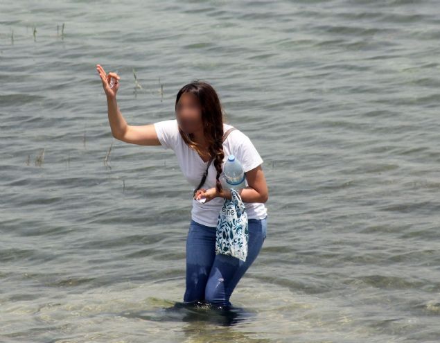 Gen kz bu nedenle Seyhan Baraj Gl'ne girip boazna cam paras dayayarak nianlsnn gle gelmesini istedi.   