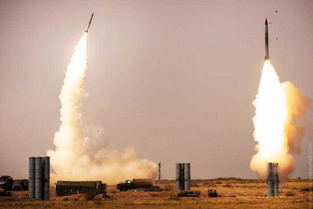 Yunan Bakann S-400 korkusu  <br><br>  Ayn forumda deerlendirmede bulunan Yunanistan Savunma Bakan Evangelos Apostolakis ise Trkiye'nin S-400 almnn blgedeki dengeleri deitireceini ne srd.   