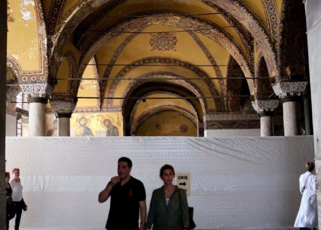 Biz iimizi hzl yapyoruz ama aceleye getirmiyoruz. Yaplan almalarn yava gittii konusunda eletirilere kulamz kapattk. Bizim iin as olan Ayasofyadr ve biz onu dinliyoruz. Biz yapy esas alrz. Biz Ayasofya'nn neye ihtiyac var onu dnyoruz.'           