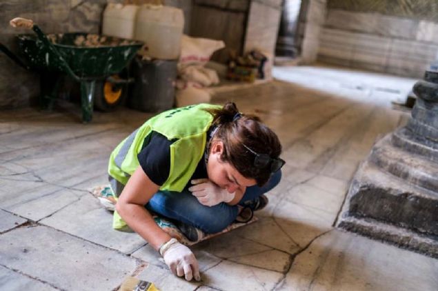 Ayasofya'nn iine yangn sensrleri yerletiremiyoruz ama mzenin iinde 24 saat personel bulunduruyoruz.  gvenlii konusunda titiz davranyoruz. Gnn her saatinde mzeyi izliyoruz...     