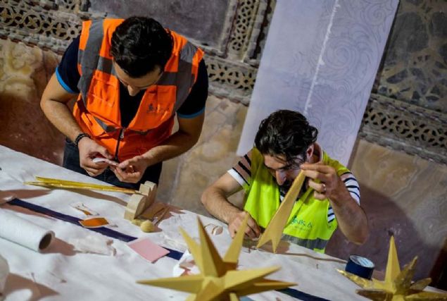 Yzlerce kiinin dev iskelede ya da mermer zemin zerinde hummal bir almann devam ettii tarihi yap santim santim yenileniyor.           