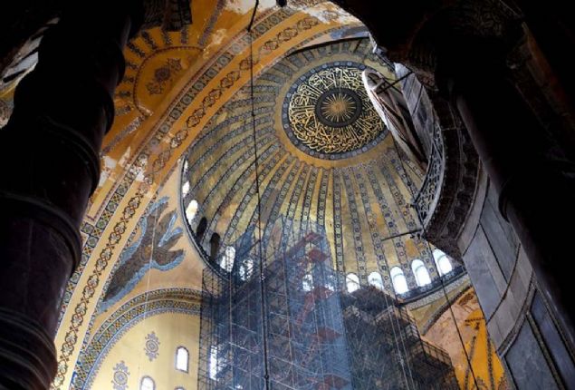 Onay alndktan sonra koruma kuruluna gidiyor. Koruma kurulu onay verdikten sonra merkez laboratuvarndan gelen analiz sonularna gre yenileme ve koruma almalar balyor. Yaplan btn almalar bilimsel veriler nda gerekletiriyor.'         