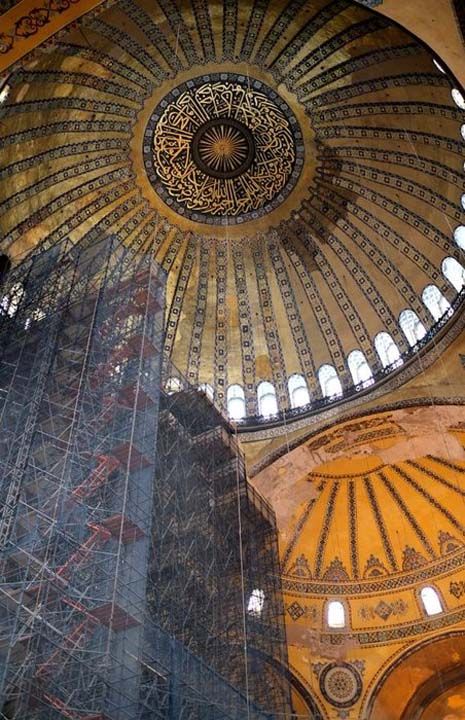 u anda kuzey cephesinde bulunan iskele kalkmayacak, bundan sonra mihrap ksmnda almalara devam edeceiz. skele daha sonra gney cephesindeki almalar iin kullanlacak. skele ii bittii zaman kalkacak. rmcek adam ya da Spermen altrmyoruz. Yapya ulamak iin iskeleye ihtiyacmz var.'          