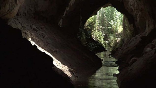 Kanaln derinlii 110 metre den balyor. Kanallar ln altndan a gibi rlm.  