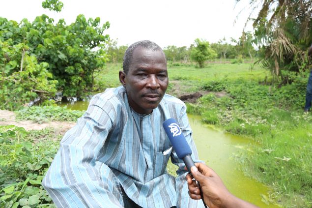 DOAL TIPTAN TEMZLE BROK ALANDA KULLANIYORLAR  <br><br>  Latince 'Alumen' isminden gelen ve Trkede 'ap ta' ya da 'kan ta' olarak bilinen ta, dnyada yzyllardr doal tptan temizlie birok alanda kullanlyor.  <br><br>  Sivilce ve deri atla gibi baz cilt problemlerine iyi gelen alum tann, ter nleyici zelliiyle de biliniyor. Alum ta Trkiye'de berberler tarafndan tra sonras kanamay durdurmak iin tercih ediliyor.   
