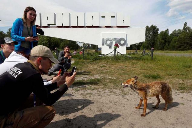 Chernobyl mini-dizisinin ynetmen koltuunda Breaking Bad'i yneten Johan Renck oturuyor.   