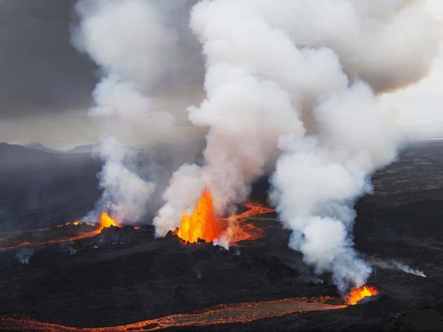 Sadece sahip olduu yanardalarn patlamas ile dnya gndeminde yer bulabilen lke 2008 krizinde kimlii belirsiz bir kullanc tarafndan yaygn bir ak artrma sitesinde sata bile karlmt.             