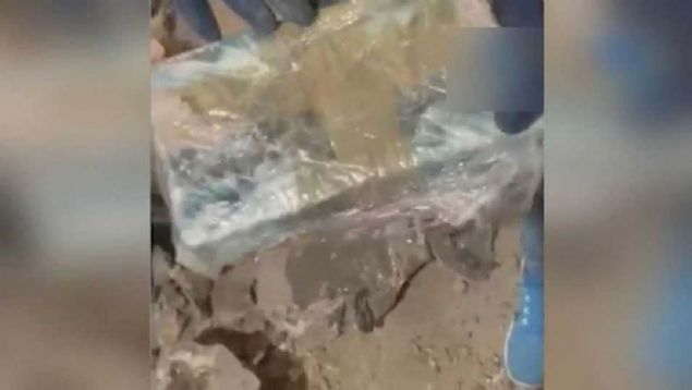 Krlan talarn iinden her birinde 1 kilodan fazla uyuturucu bulunan 785 paket ele geirildi. 