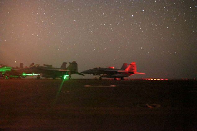 Washington ynetimini uyaran Zarif, 'Orta Dou'da tansiyonu drmek iin tek zm yolu, ekonomik sava durdurmak. Ekonomik savan ardndan ABD gvenlik iinde kalmay bekleyemez' ifadesini kulland.     