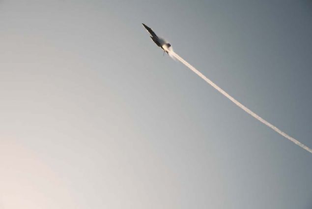 Uak gemisinin ba ektii ABD filosundan srekli sava uaklar ve helikopterler havalanyor.      