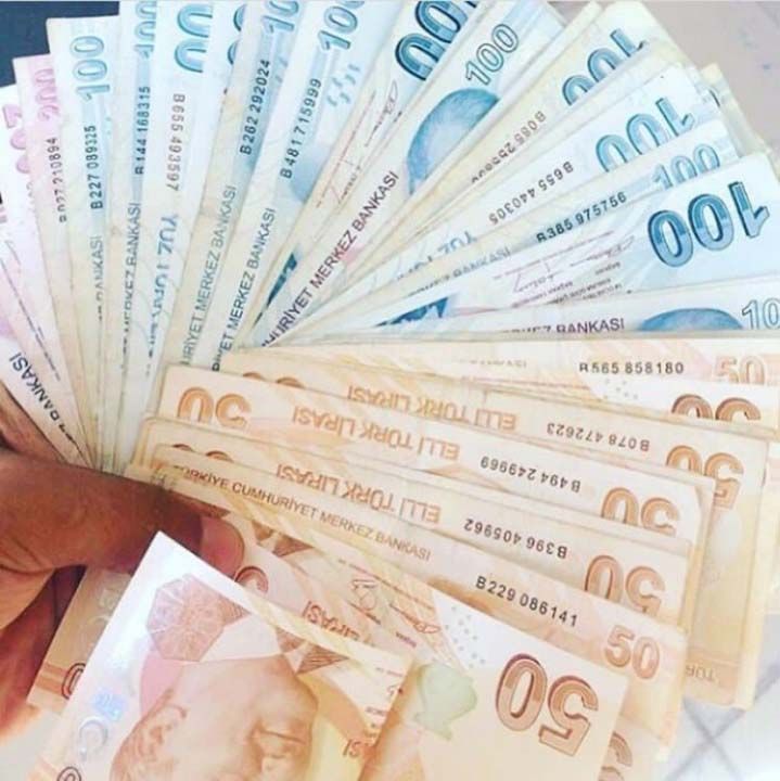 Duman,'Bilhassa asgari cret dzeyinde alanlarn gnmz itibaryla  emekliye ayrldklarnda 1999 yl ncesine kyasla, aylklarnda yzde 40'a varan bir kayp olumasnn nlenmesi ve fazla almalar sebebiyle emekli maalarnn ykseltilmesi gerektii halde dmesine yol aan yasa maddelerinin dzenlenmesi isteniyor.' dedi.    