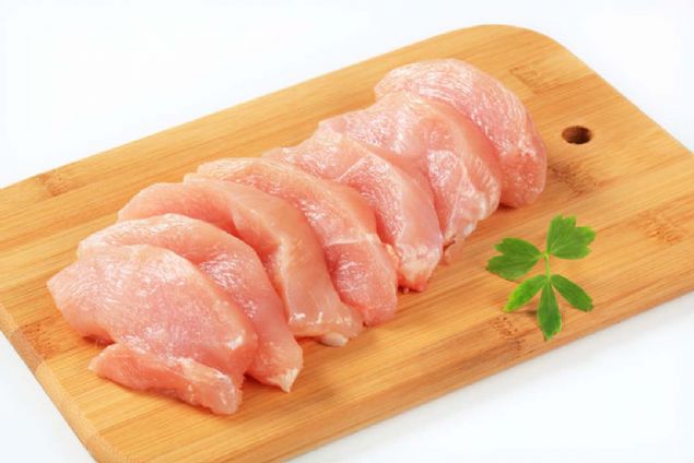 talyan Hayvan Bilimi Dergisi'nde yaynlanan bir almada, zerinde izgiler bulunan tavuk gsnn normalden daha yal olduu ve genellikle normal ya ieriinin %224'ten fazla olduu tespit edildi.   